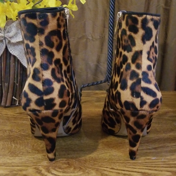 Cow Hide Leopard Print Booties - Picture 4 of 8